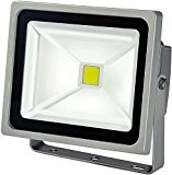 Brennenstuhl Chip-LED-Leuchte / LED Strahler außen (robuster Außenstrahler 30 Watt, Baustrahler IP65 geprüft, LED Fluter Tageslicht) Farbe: silber