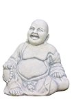 Buddha sitzend und lachend, Figur aus Steinguss, Frostfest