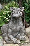 Drache "CHEEZY" lächelnd, Steinguss Gartenskulptur, H=60cm, wetterfeste Figur für den Außenbereich