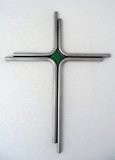 Edelstahl-Kreuz mit grünem Glasstein