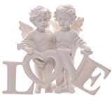 Engelsfiguren mit Buchstaben "Love"