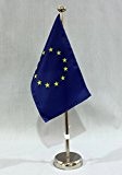 Europa Flagge Europaflagge EU 15x25 cm Tischflagge (CH) mit 42 cm Chrom Tischflaggenständer, edle Ausführung