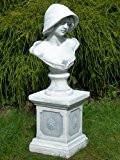 Figur Büste Frau mit Hut auf klassischer Säule grau patiniert Höhe 64 cm Gartenskulpturen aus Beton