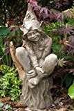 "FOXGLOVE" auf Baumstamm sitzend, Steinguss Gartenskulptur, H=76cm, wetterfeste Figur für den Außenbereich
