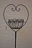 Gartenstecker -hübscher Pflanzstab - Meisenknödelhalter- aus Metall mit Korb in Herzform für den Garten, Höhe 115 cm, Breite 29 cm, ...