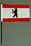 Handflagge Tischflagge Berlin 15x25 cm mit 37 cm Mast aus PVC-Rohr, ohne Ständerfuß