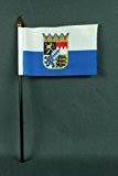 Kleine Tischflagge Bayern Wappen Landesflagge 15x10 cm mit 30 cm Mast aus PVC-Rohr, ohne Ständerfuß