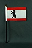 Kleine Tischflagge Berlin 15x10 cm mit 30 cm Mast aus PVC-Rohr, ohne Ständerfuß