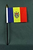 Kleine Tischflagge Moldawien 15x10 cm mit 30 cm Mast aus PVC-Rohr, ohne Ständerfuß