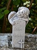 Liebevolle Engel Figur mit Grabstein aus Steinguss, frostfest Grabdeko