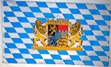 Qualitäts Fahne Flagge Bayern mit Wappen / Löwen 90 x 150 cm mit verstärktem Hissband