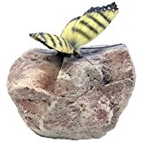 Schmetterling auf Stein, Deko-Figur gelber Schmetterling aus Kunstharz für Garten und Haus, ca. 10 cm x 9,5 cm x 9 ...