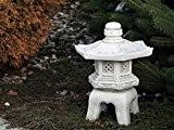 Schöne japanische Steinlaterne Yukimi Oki Gata aus Steinguss, frostfest