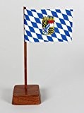 Set 2 Stück Mini Tischflagge Bayern 67x44 mm mit Ständer aus Holz, Gesamthöhe ca. 130 mm Tisch Flagge Fahne