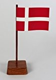 Set 2 Stück Mini Tischflagge Dänemark 67x44 mm mit Ständer aus Holz, Gesamthöhe ca. 130 mm Tisch Flagge Fahne