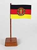 Set 2 Stück Mini Tischflagge DDR 67x44 mm mit Ständer aus Holz, Gesamthöhe ca. 130 mm Tisch Flagge Fahne