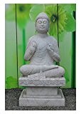 Sitzender Buddha mit besonderer Handhaltung aus Naturstein - frostsicher
