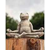Yoga-Frosch, Steinguss Gartenskulptur, groß - B/H: 40/29 cm, wetterfeste Figur für den Außenbereich